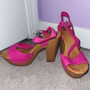 HOT PINK GIANNI HEELS SIZE 11